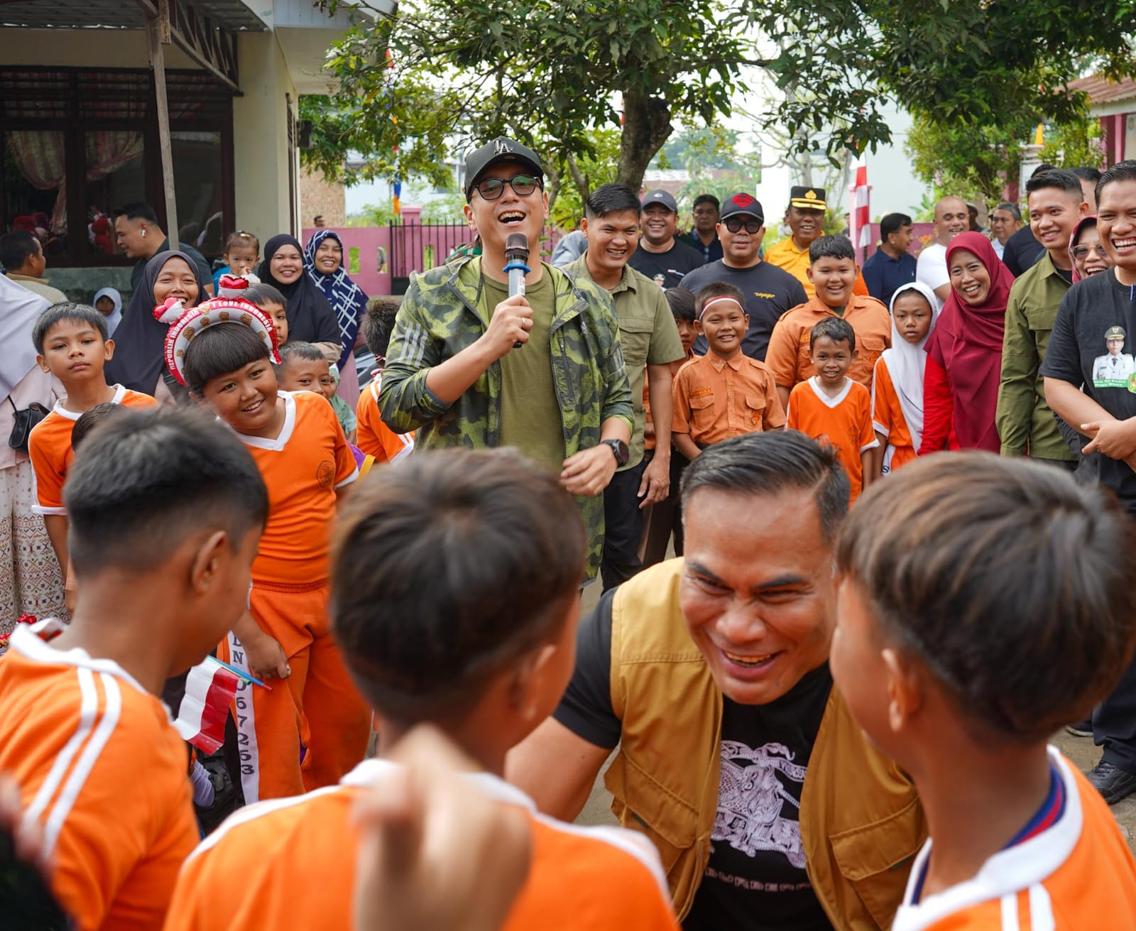 Sapa Warga, Rico Waas Tebar Keceriaan di SDN 067263 Medan Marelan