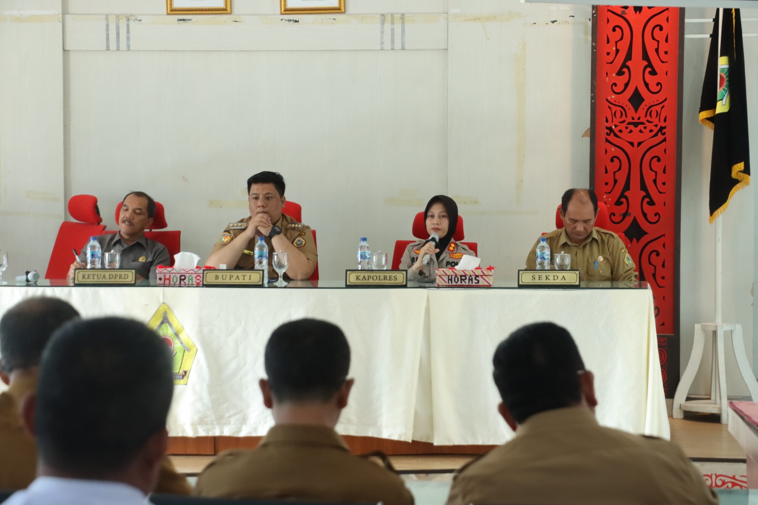 MASYARAKAT SAMOSIR NYATAKAN SIKAP JAGA KEDAMAIAN DAN KERUKUNAN, BUPATI SAMOSIR : MASYARAKAT JANGAN MUDAH TERPROVOKASI