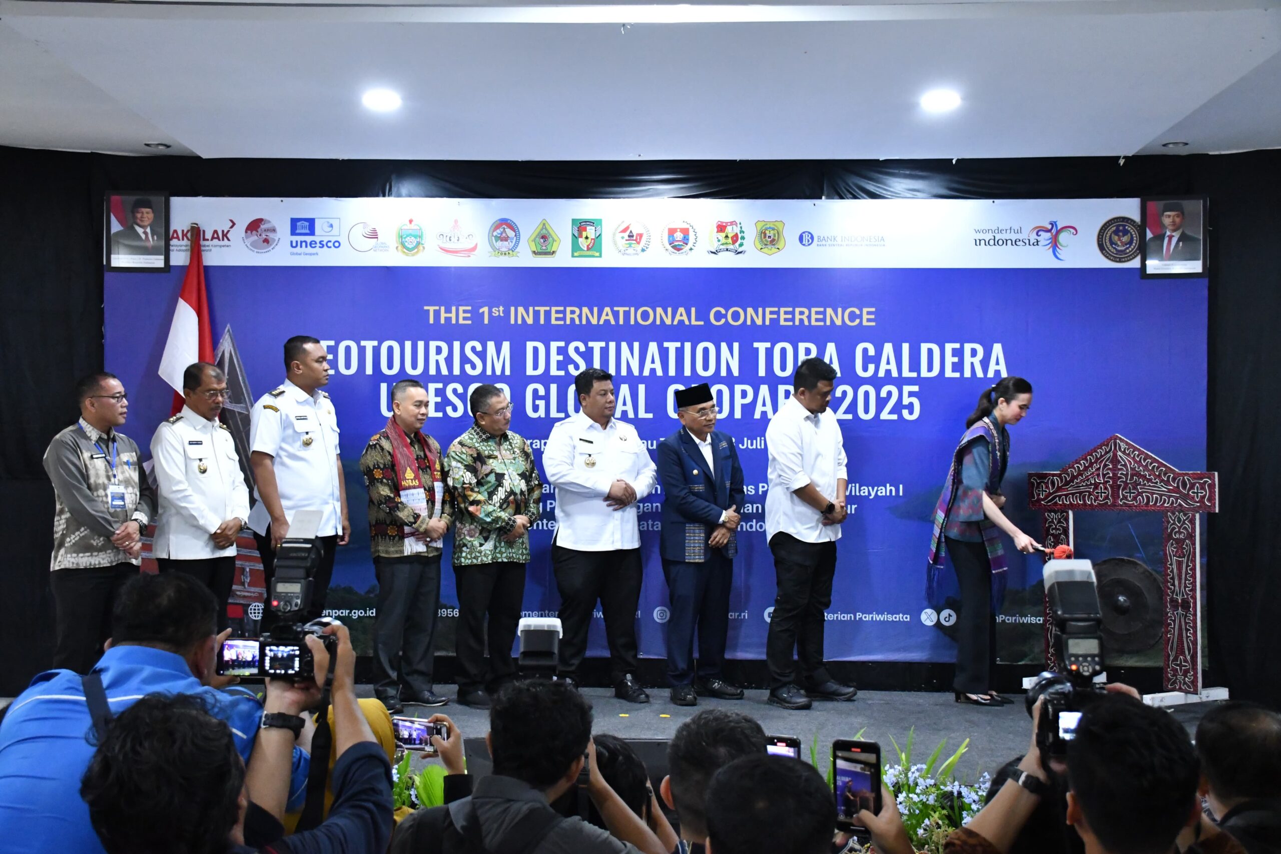 BUPATI SAMOSIR APRESIASI PERAN GUBSU DALAM PEROLEHAN GREEN CARD GEOPARK KALDERA TOBA