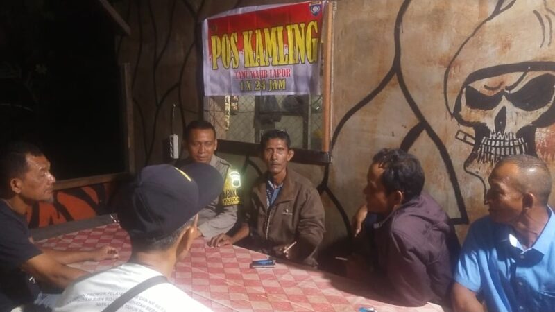 Bhabinkamtibmas Polsek Besitang Jalin Dialog dan Cek Pos Kamling di Desa Bukit Mas