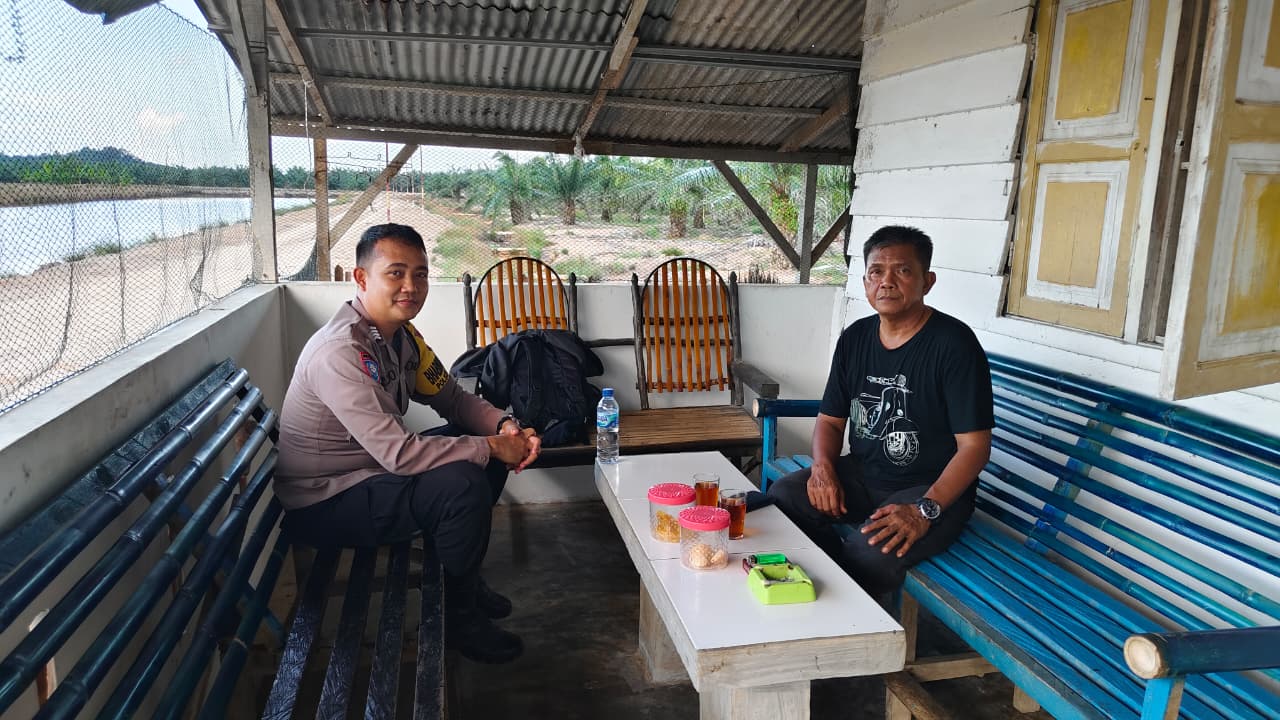 Harmonis dengan Warga, Bripka Rico Surya Ardana Laksanakan Sambang Desa 