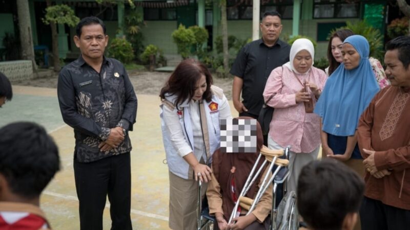 Respons Cepat, Gerindra dan Kemensos RI Beri Bantuan Kursi Roda serta Paket Sembako