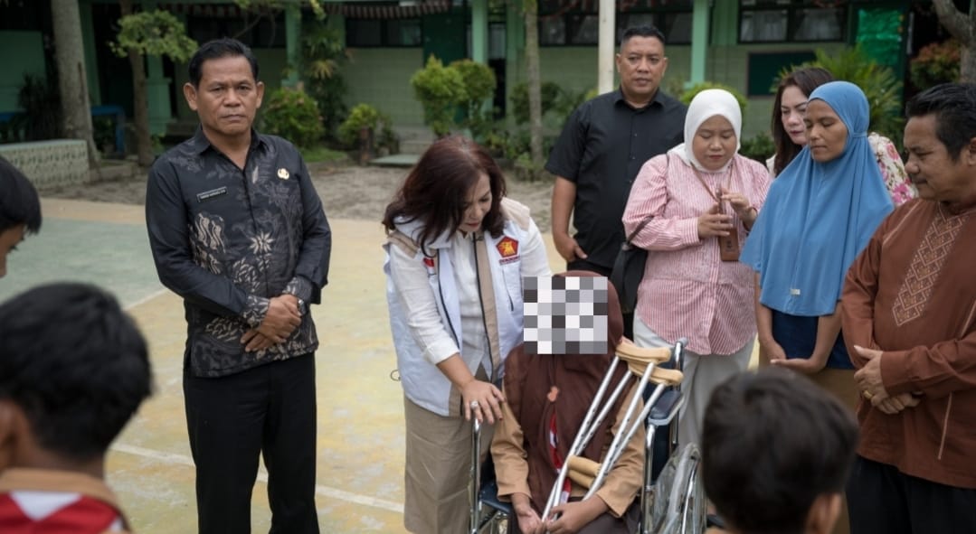 Respons Cepat, Gerindra dan Kemensos RI Beri Bantuan Kursi Roda serta Paket Sembako