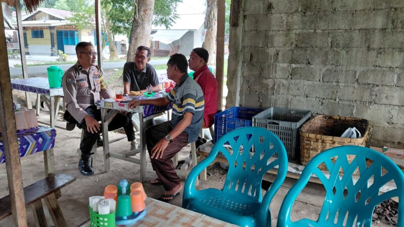 Bhabinkamtibmas Polsek Stabat Sambangi Warga, Sampaikan Pesan Kamtibmas