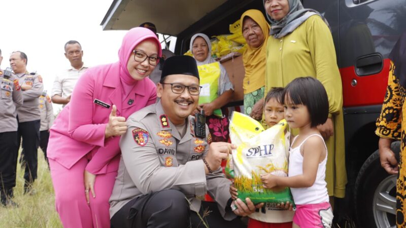 Polres Langkat Menyalurkan Beras Murah kepada Masyarakat 