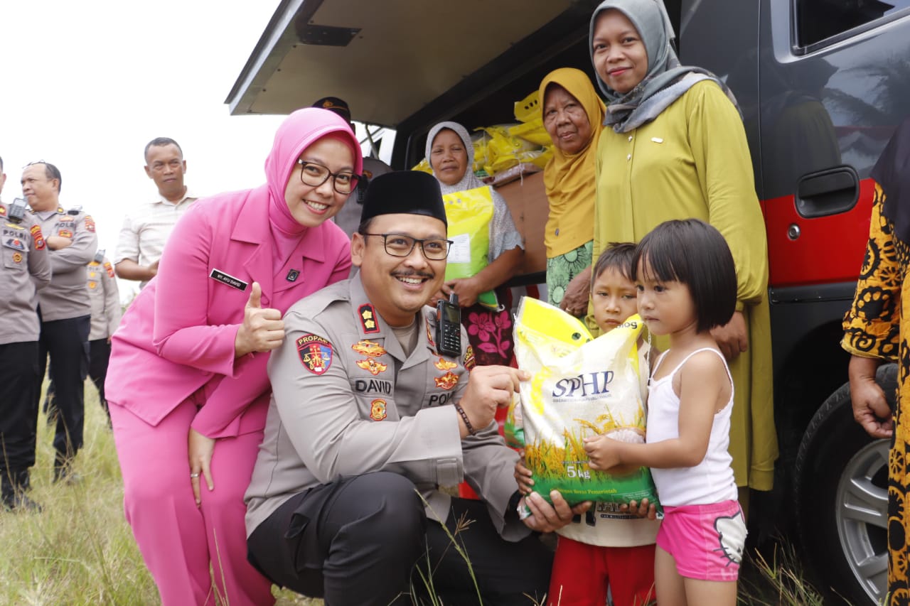 Polres Langkat Menyalurkan Beras Murah kepada Masyarakat 
