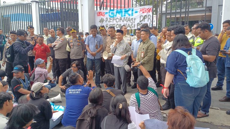 Wakil Ketua DPRD Medan Rajudin Sagala Temui Aksi Demo GMKI