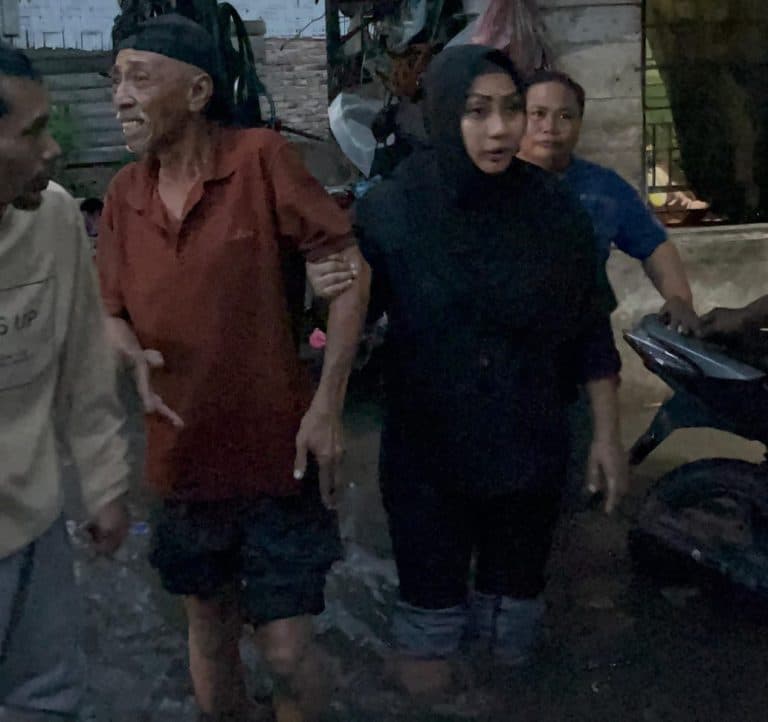 Tanpa Hiraukan Hujan Deras, Anggota DPRD Medan Lailatul Badri Tinjau Banjir di Kawasan Pulo Brayan Darat I, Medan Timur