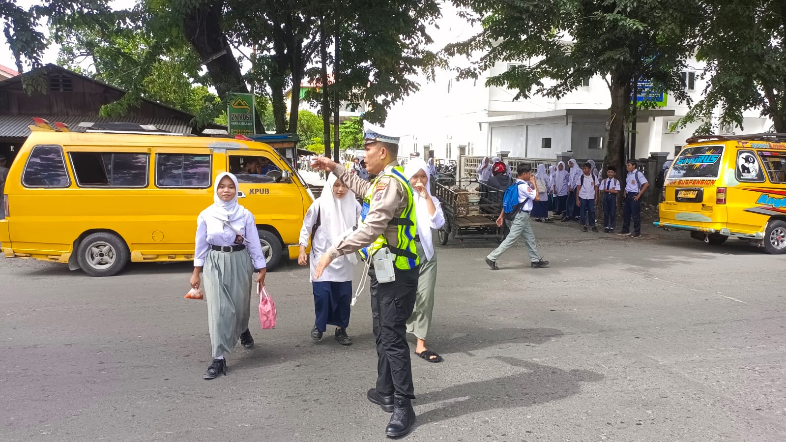 Sat Lantas Polres Langkat Tingkatkan Pengaturan Lalu Lintas di Jam Padat Pagi Hari