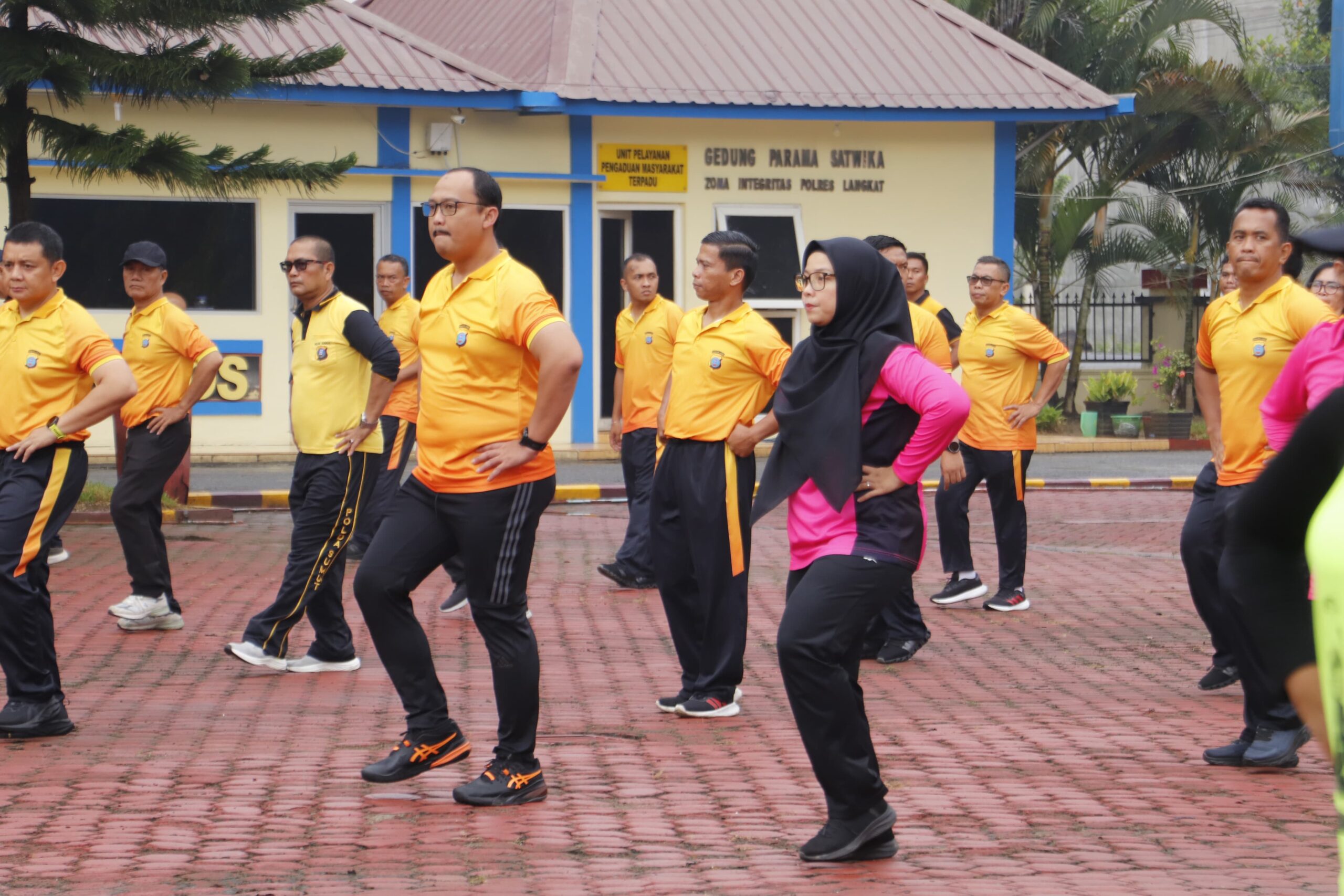 Meriahkan HKGB Ke-73, Polres Langkat Bersama Bhayangkari Laksanakan Olahraga Bersama
