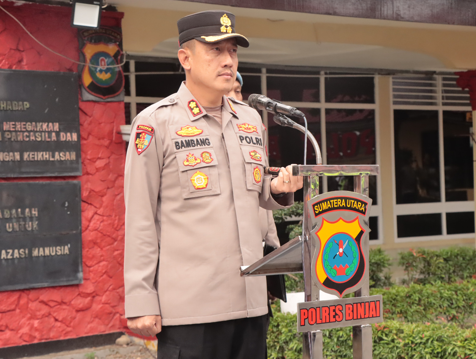 Kapolres Binjai Memberikan Penghargaan kepada 39 Personil yang Berprestasi