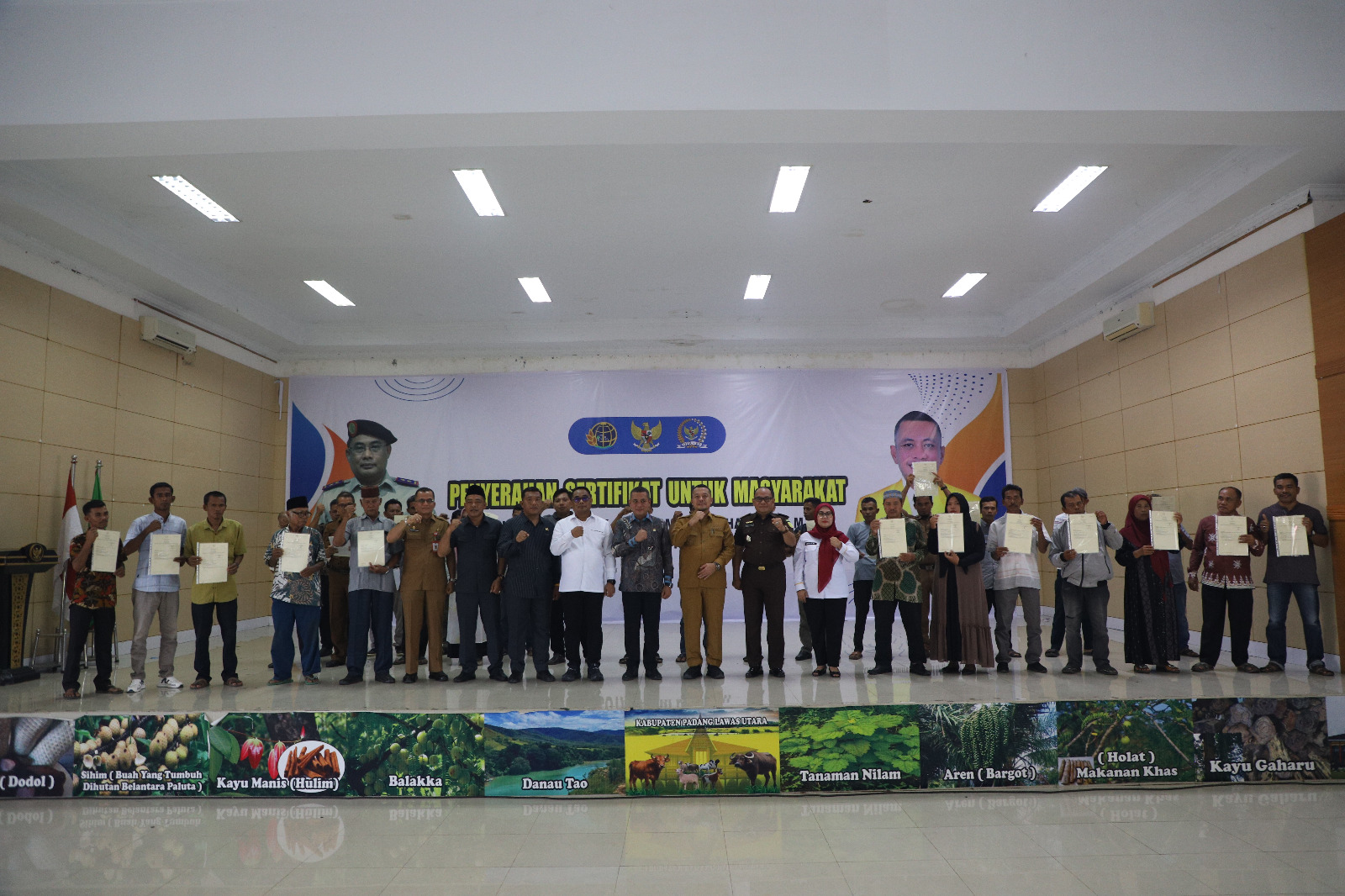 Penyerahan Sertipikat Program PTSL di Padanglawas Utara, Wujud Nyata Kepastian Hukum Tanah