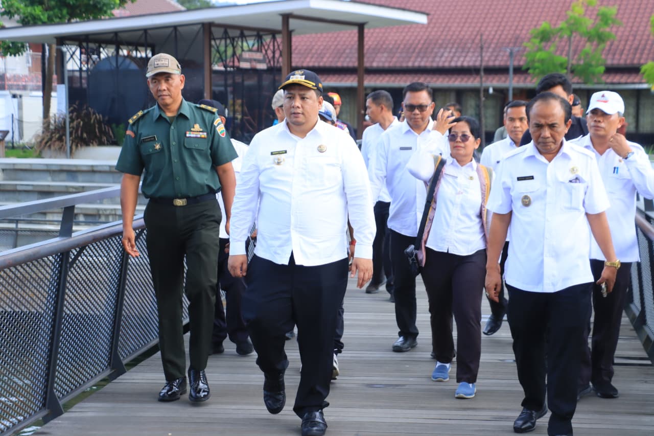 BUPATI SAMOSIR DAN WABUP MONITORING PERSIAPAN VENUE UTAMA TOTK.