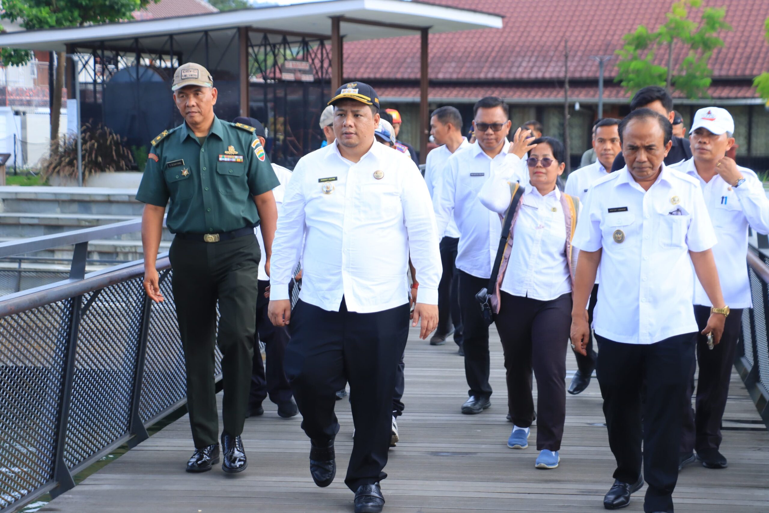 BUPATI SAMOSIR DAN WABUP MONITORING PERSIAPAN VENUE UTAMA TOTK.