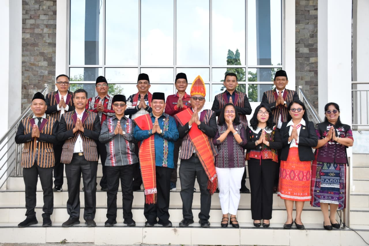 Upacara Hari Kesadaran Nasional, ASN Samosir Kompak Kenakan Ulos.
