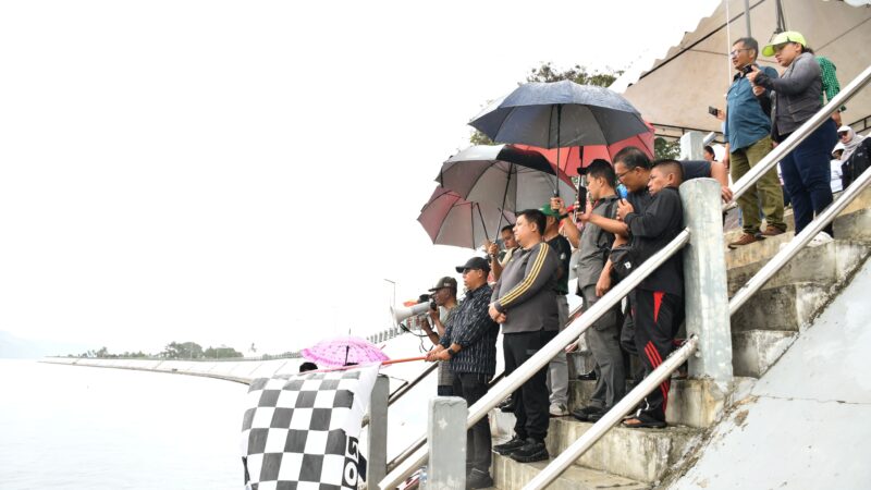 BUPATI SAMOSIR LEPAS START LOMBA SOLU BOLON, 22 TIM BERADU KUAT DI JALUR TANO PONGGOL.