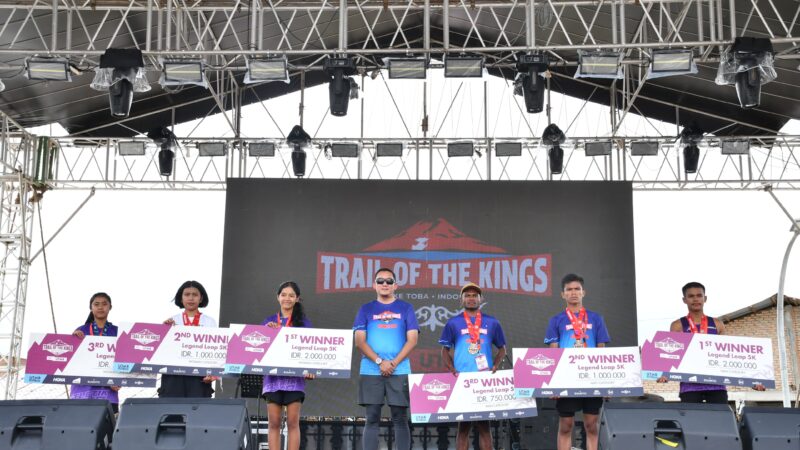 WAKIL BUPATI SAMOSIR SERAHKAN HADIAH JUARA TOTK.