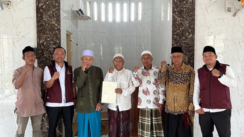 BPN Deli Serdang Antar Sertipikat Wakaf ke Masjid Al Ikhwan Lewat Layanan ARTIS