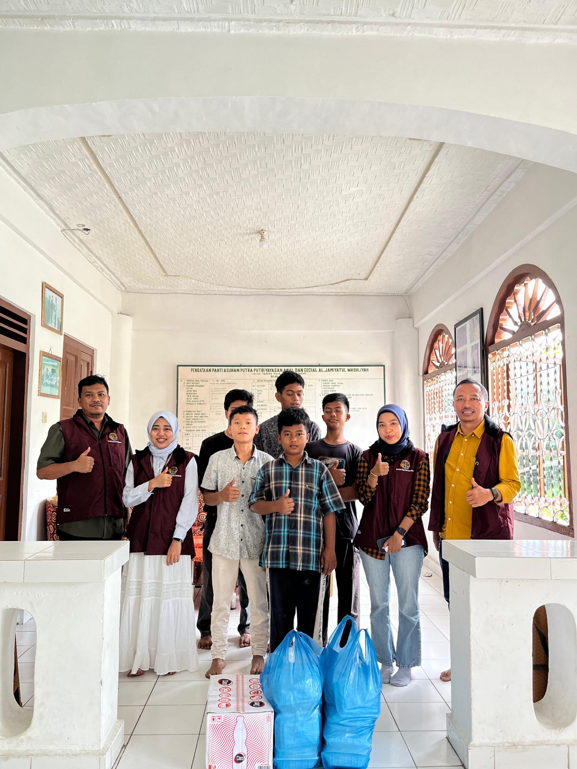 Jumat Berkah, Kantor Pertanahan Deli Serdang Bagikan Makanan kepada Warga dan Panti Asuhan