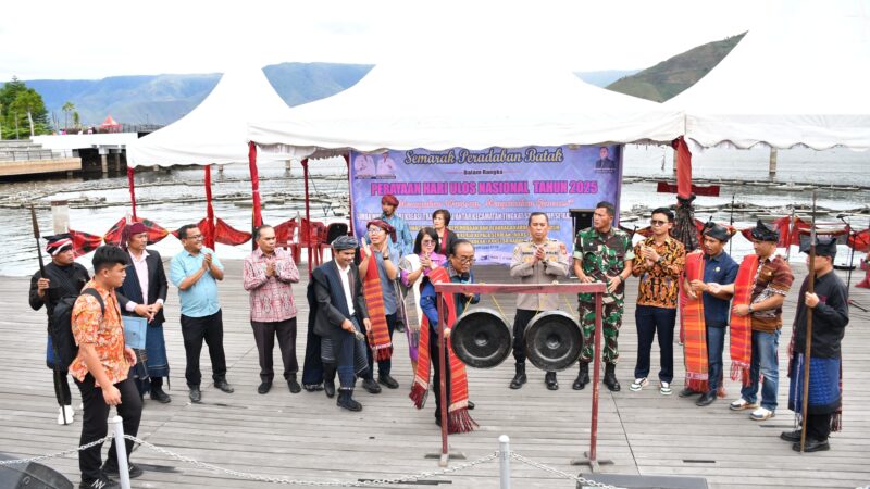 Merayakan Warisan, Menyatukan Generasi, Pemkab. Samosir Peringati Hari Ulos Nasional.