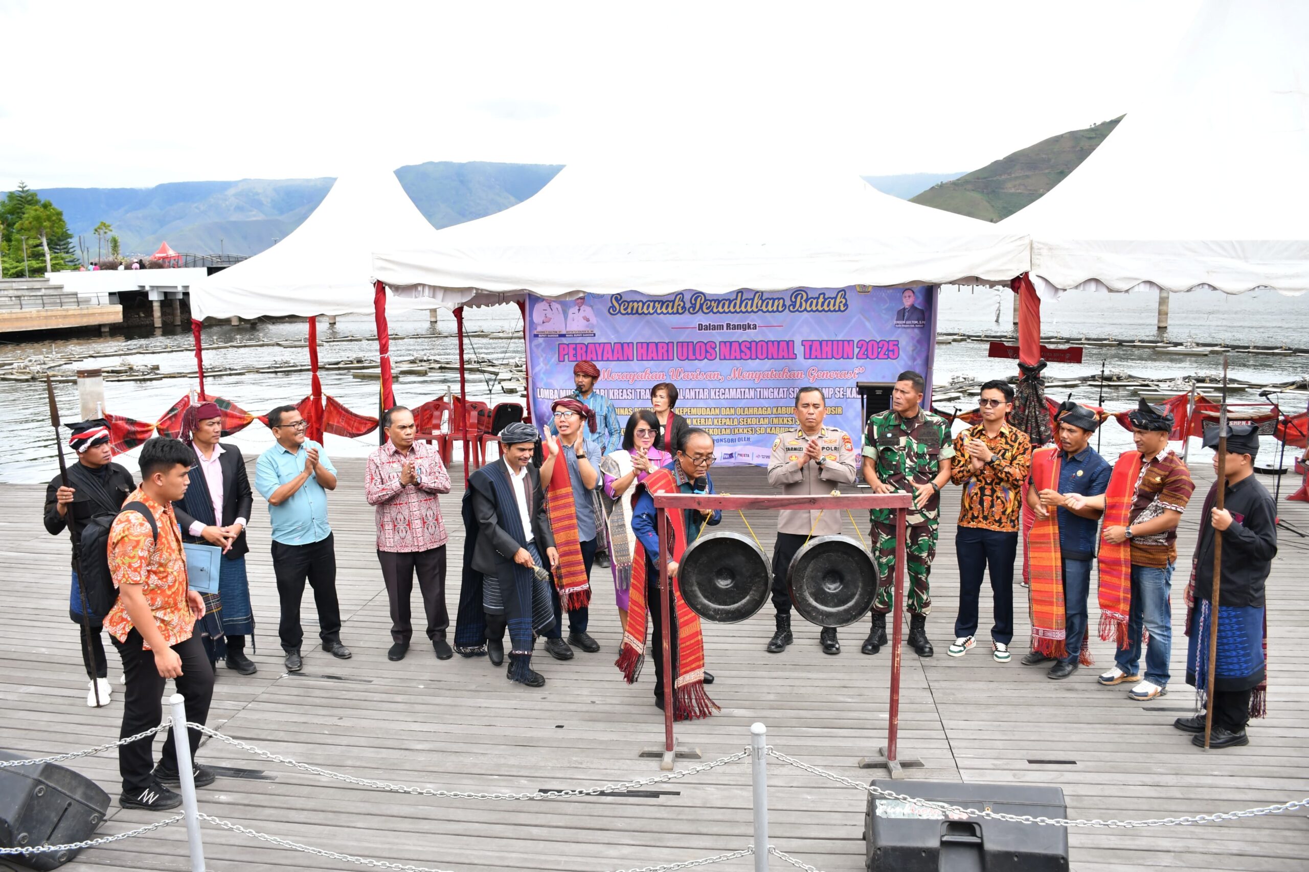 Merayakan Warisan, Menyatukan Generasi, Pemkab. Samosir Peringati Hari Ulos Nasional.
