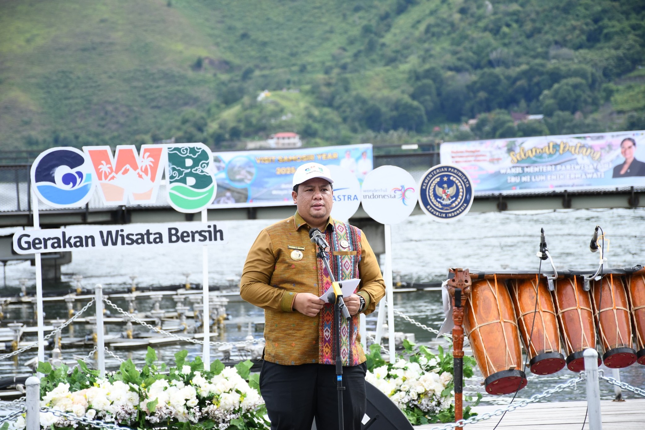 Bupati Samosir Canangkan Gerakan Wisata Bersih dan Visit Samosir Years 2025–2026 di Waterfront Pangururan