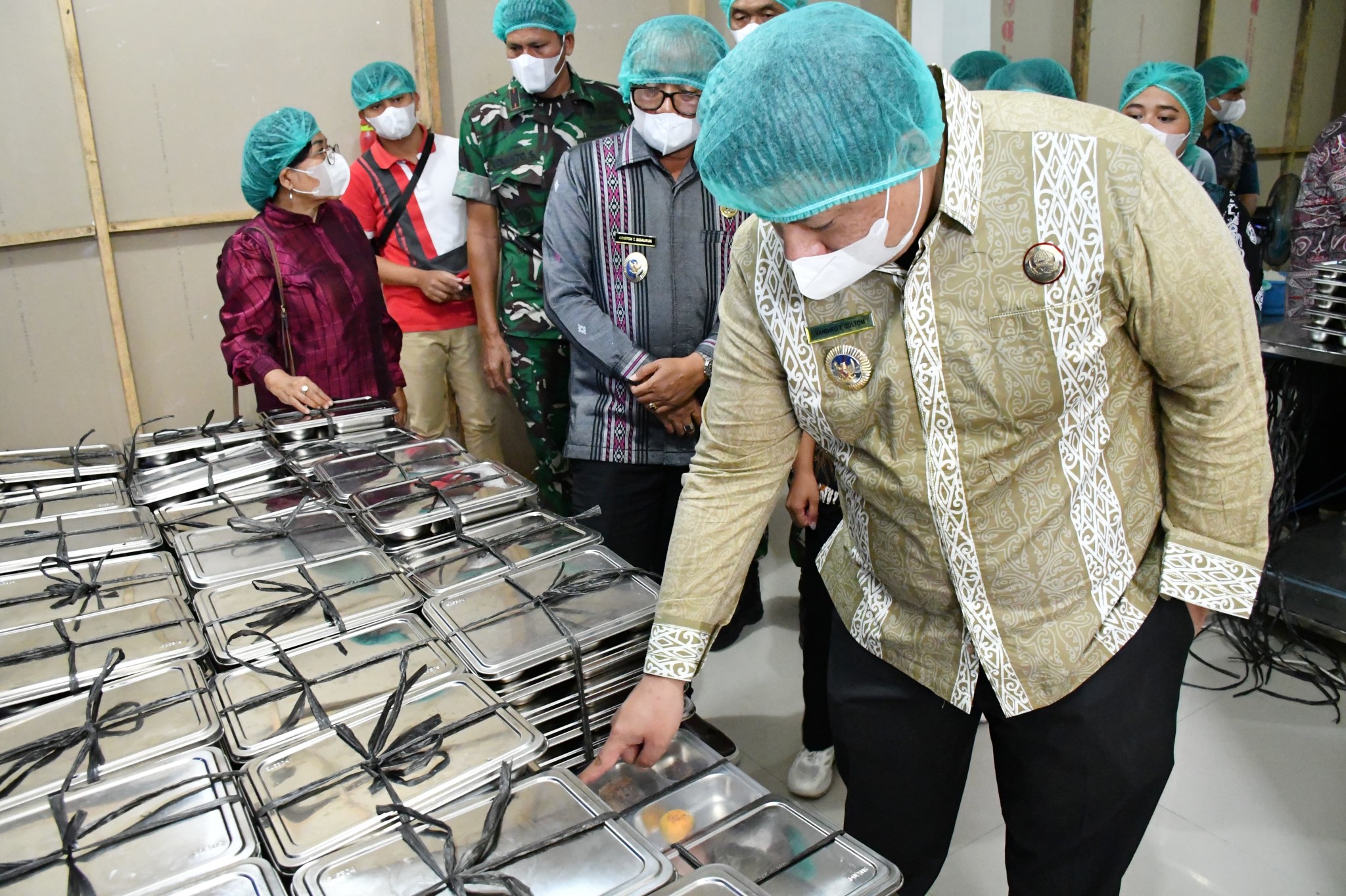 Bupati Samosir Tinjau Pelaksanaan Program Makanan Bergizi Gratis di Pangururan