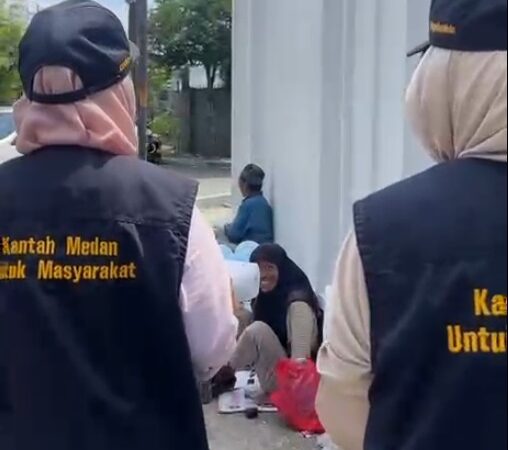 Kantor Pertanahan Kota Medan Gelar “Jumat Berkah”, Bagikan Paket Makanan untuk Warga yang Membutuhkan