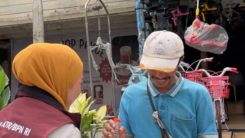 Kantah Deli Serdang Gelar Jum’at Berkah, Bagikan Makanan untuk Warga Sekitar