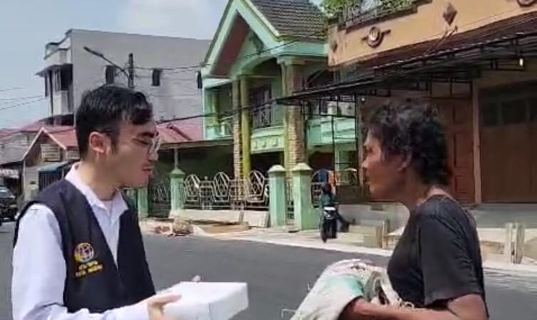 Kantor Pertanahan Kota Medan Gelar Jumat Berkah, Bagikan Makanan untuk Warga yang Membutuhkan