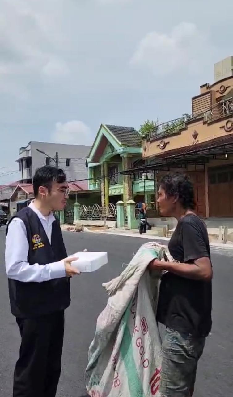 Kantor Pertanahan Kota Medan Gelar Jumat Berkah, Bagikan Makanan untuk Warga yang Membutuhkan