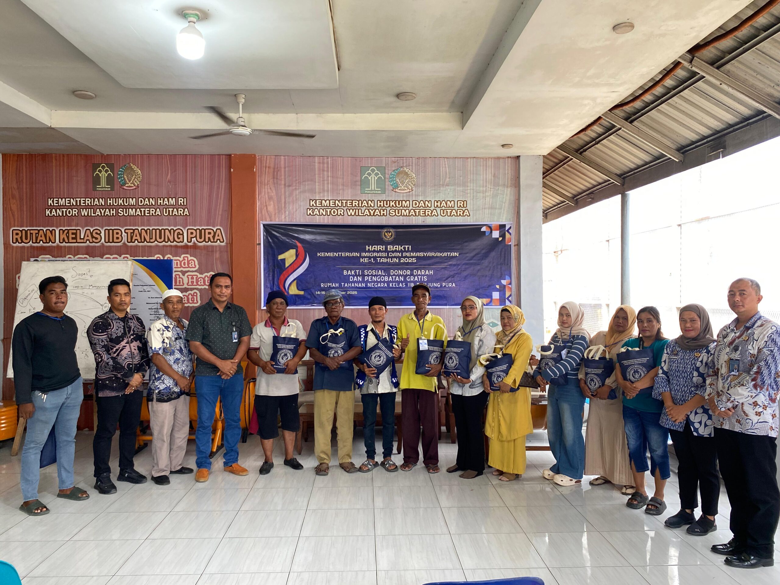 Peringati Hari Bakti KEMENIMIPAS, Rutan Tanjung Pura Gelar Bakti Sosial