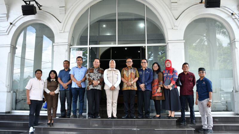 UPAYA TINGKATKAN PAD, WABUP SAMOSIR KUNJUNGI PEMKO PEMATANGSIANTAR.