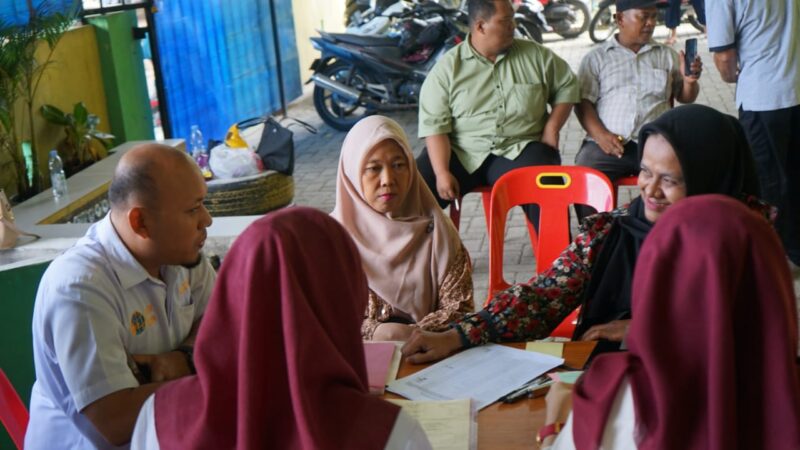 Penyerahan Sertipikat PTSL di Kelurahan Pangkalan Mansyur