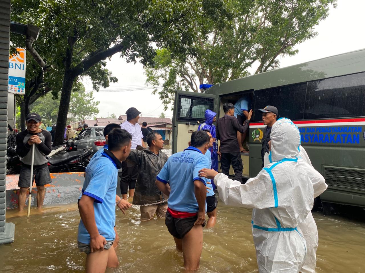 Terdampak Banjir, Rutan Tanjung Pura Evakuasi Ratusan Warga Binaan