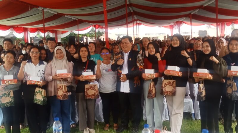 Air Mata Bahagia Mengalir di Tengah Sosialisasi, Mahasiswi Sampaikan Terima Kasih kepada Jusup Ginting