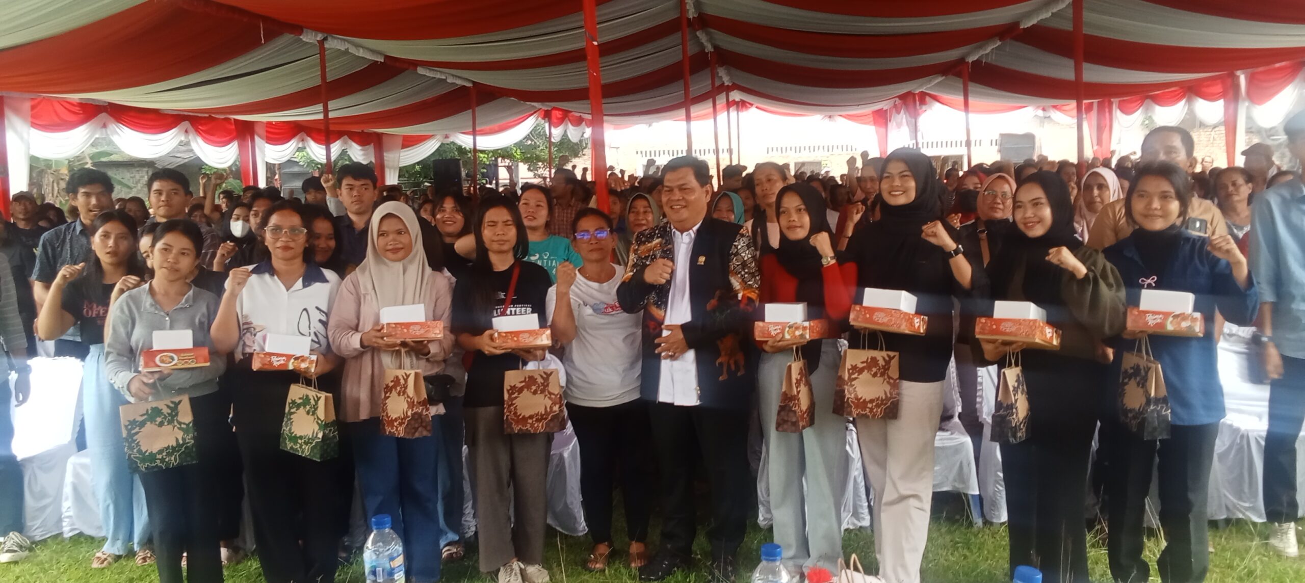 Air Mata Bahagia Mengalir di Tengah Sosialisasi, Mahasiswi Sampaikan Terima Kasih kepada Jusup Ginting