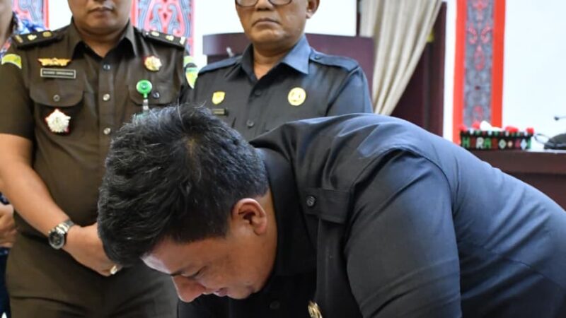 BUPATI SAMOSIR BERSAMA DPRD SAHKAN APBD 2026.