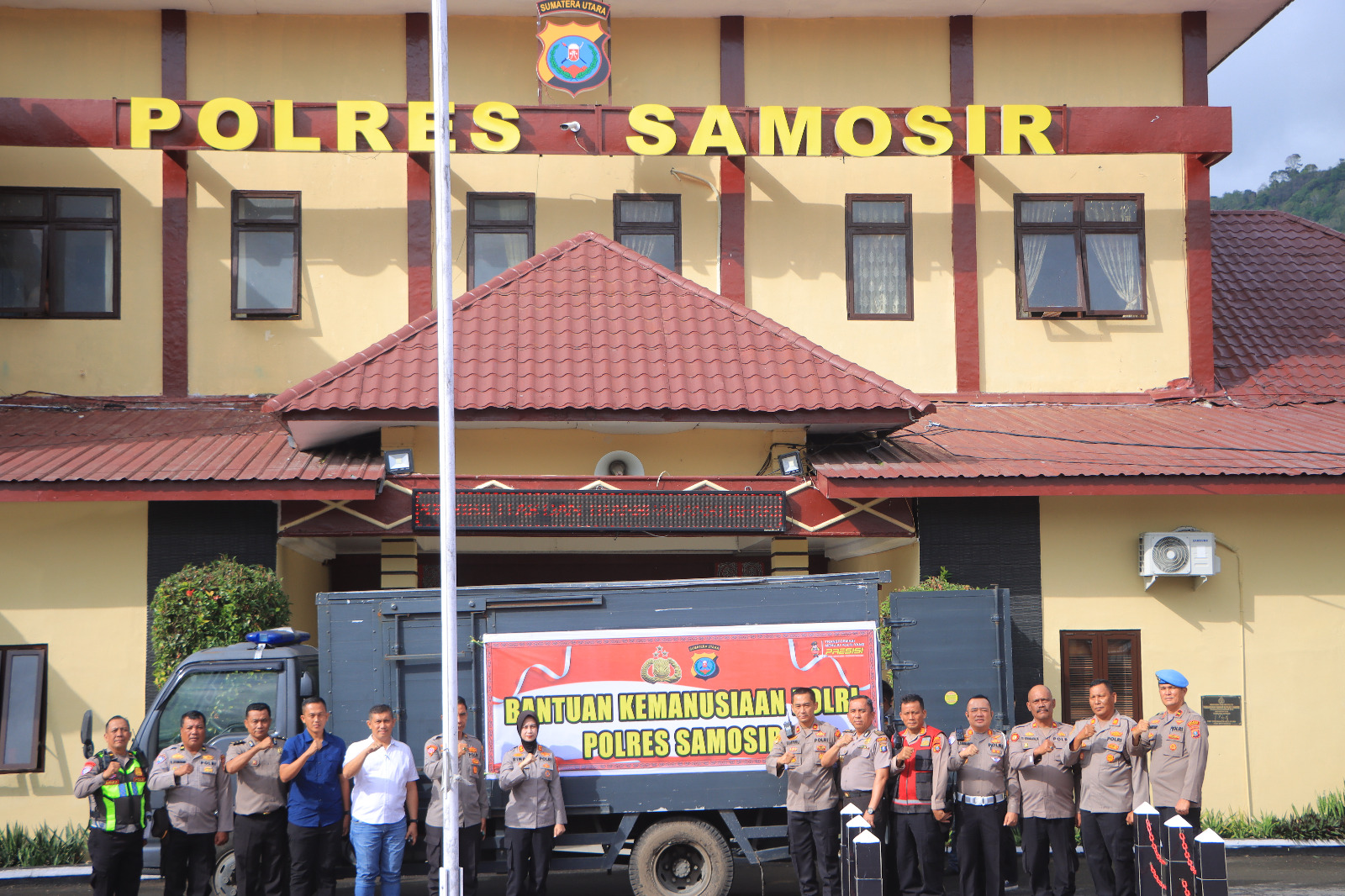 1 Truck Bantuan Kemanusiaan Dari Polres Samosir untuk Masyarakat Terdampak Bencana di Sumatera Utara.