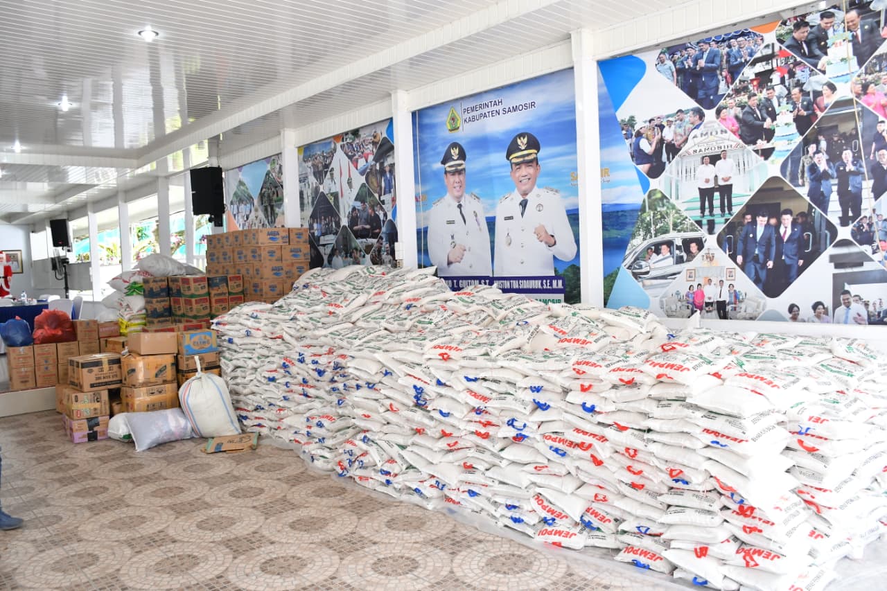 Berangkatkan Lima Mobil Pembawa Bantuan Sosial, Bupati Samosir: Doa dan Dukungan Masyarakat Samosir selalu Bersama Saudara Kita yang Terdampak Musibah.