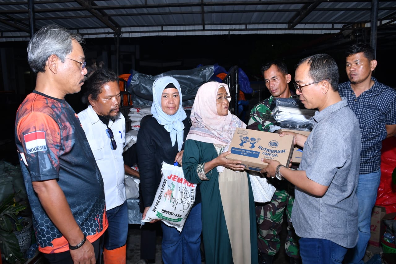 Bantuan Bencana Alam Dari Kabupaten Samosir Sampai di Tapteng dan Sibolga dan Telah Didistribusikan.