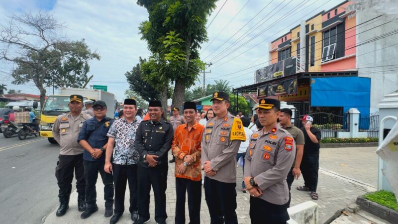 Kapolres Binjai Bersama Yayasan Bhakti Sosial Melepas Bantuan kepada Korban Banjir Aceh Tamiang 