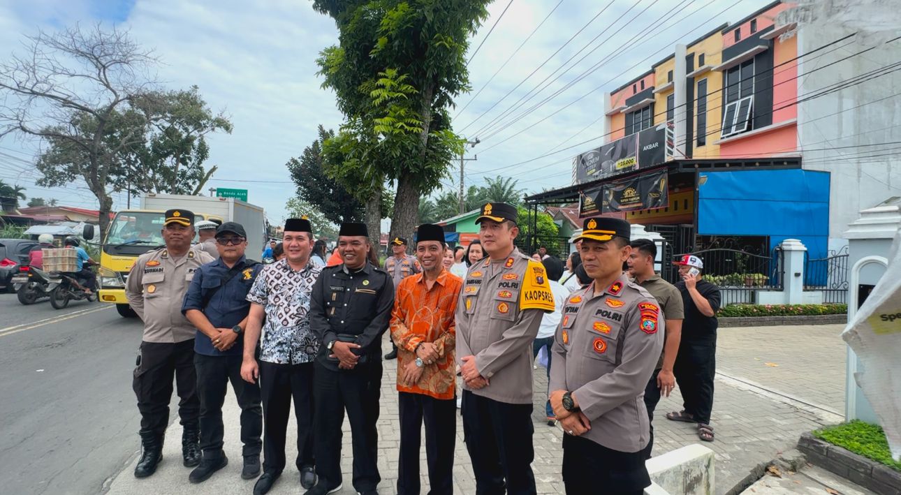 Kapolres Binjai Bersama Yayasan Bhakti Sosial Melepas Bantuan kepada Korban Banjir Aceh Tamiang 