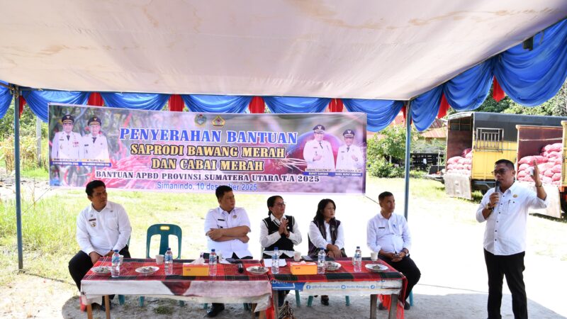 Setelah menyerahkan Bibit Padi, Bupati Samosir juga menyerahkan Bantuan Hasil Sinergitas “Kolaborasi Sumut Berkah” Berupa Saprodi Bawang Merah dan Cabai Merah.