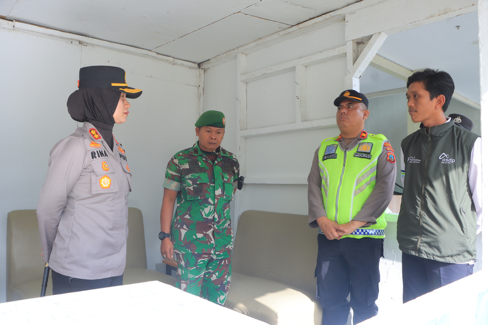 Ka Ops Res Lilin Toba 2025 Polres Samosir Cek Situasi Pos Pelayanan di Hari Pertama Operasi.