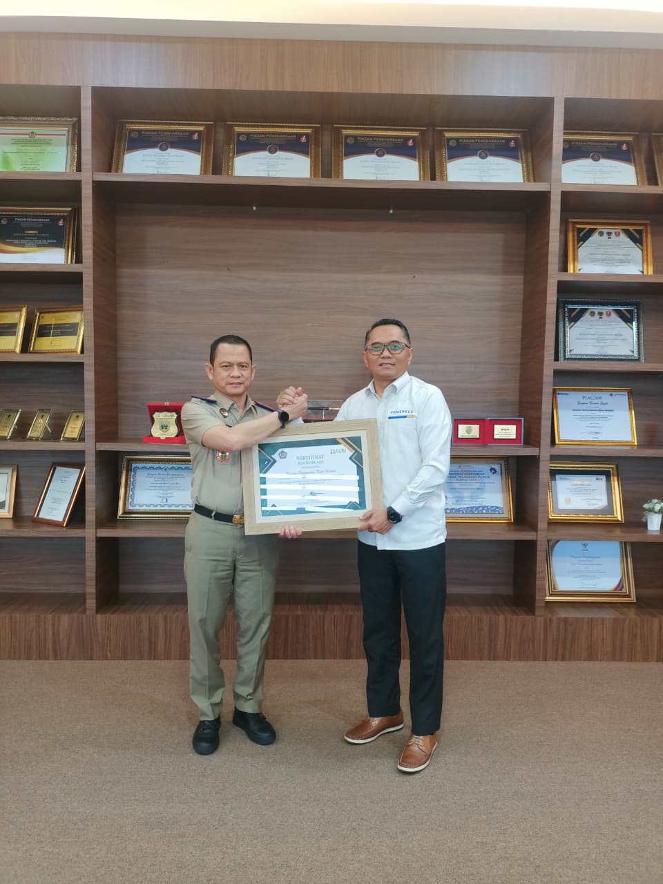 Kantor Pertanahan Kota Medan Terima Penghargaan atas Dukungan Pensertipikatan Tanah Rumah Negara di Sumut