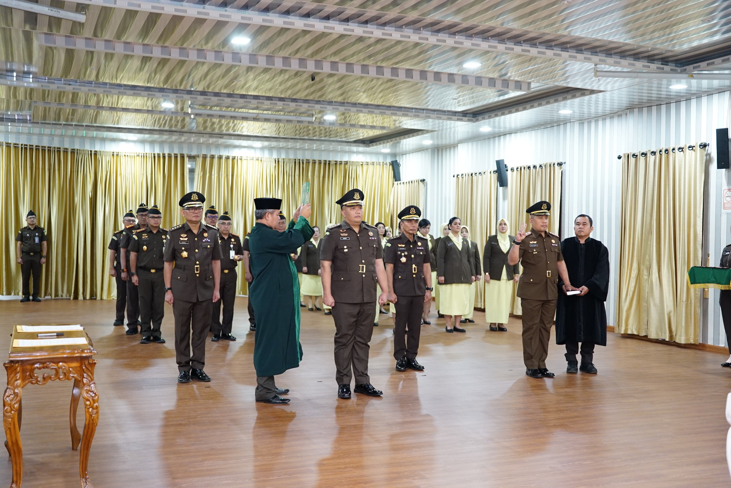 Lantik Asisten Intelijen dan Kajari Tebing Tinggi, Kajatisu Tekankan Pencegahan dan Pemberantasan Korupsi