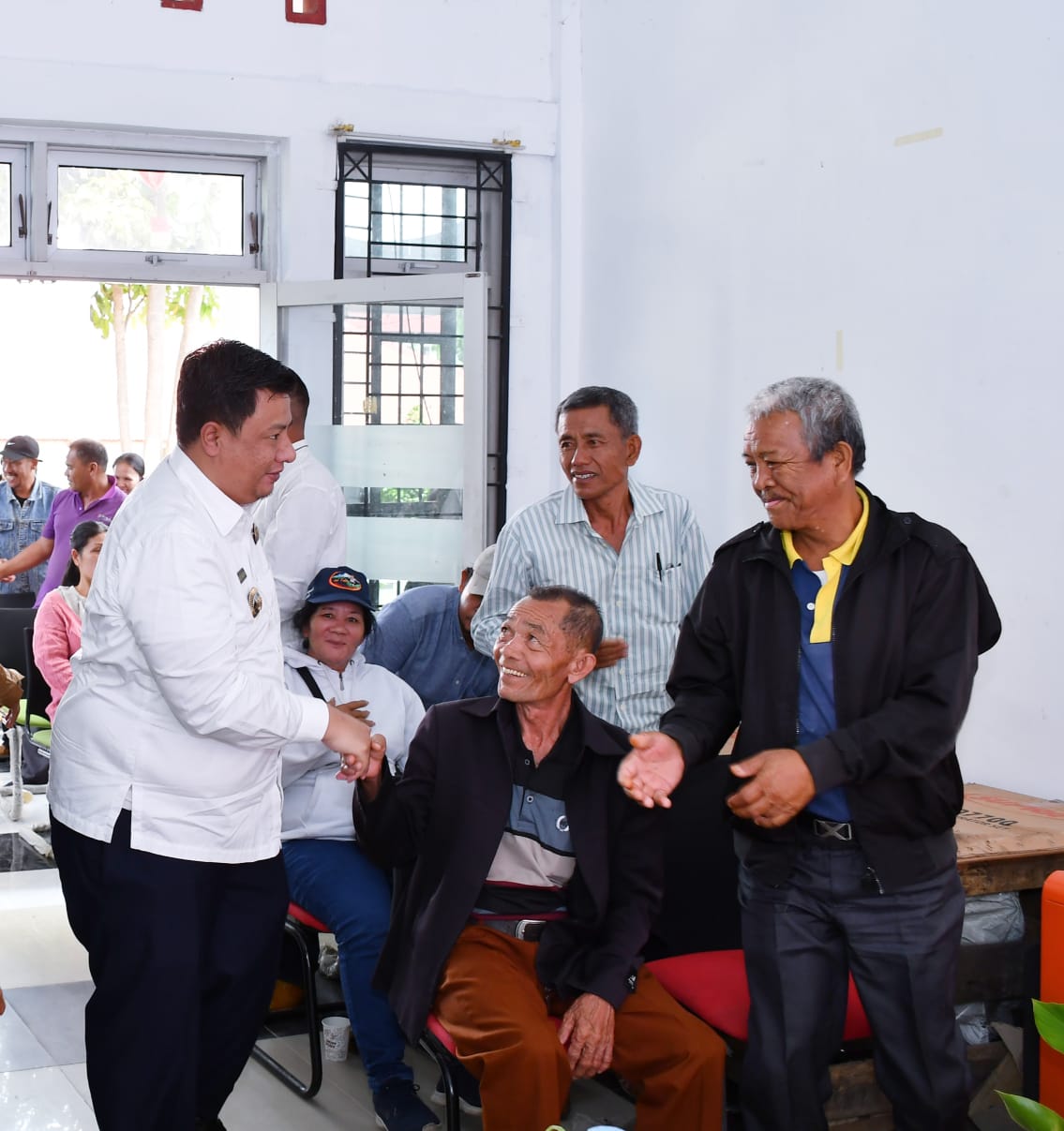 Serahkan Bantuan Alsintan, Bupati Samosir Minta Pemanfaatan Optimal.