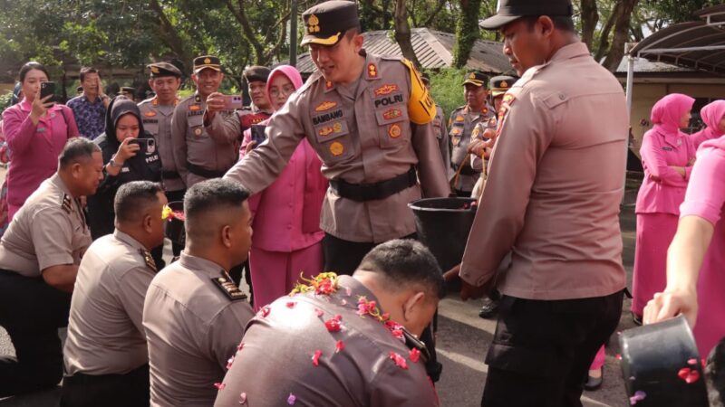 Polres Binjai Laksanakan Korps Raport Kenaikan Pangkat untuk 69 Personil