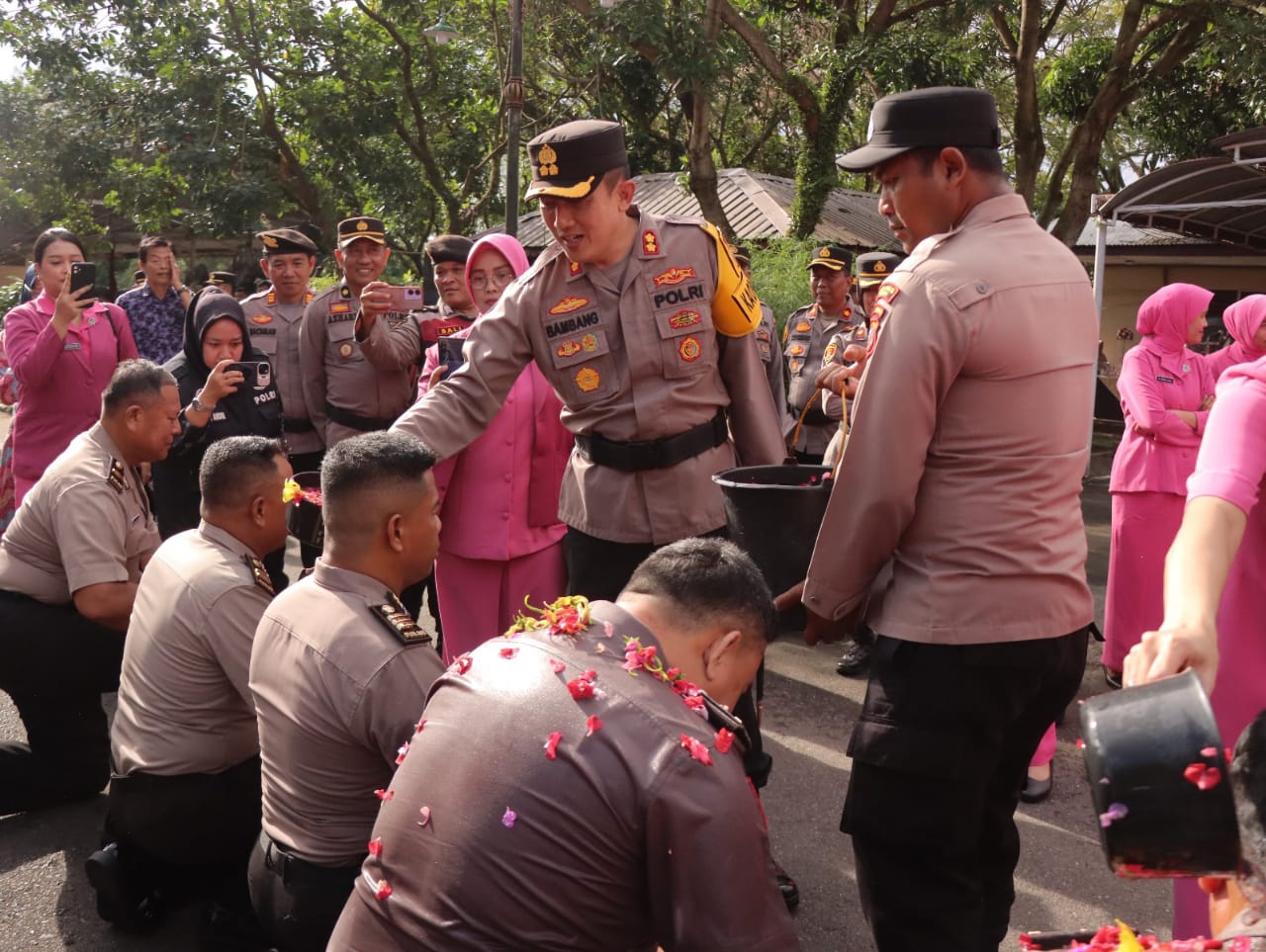 Polres Binjai Laksanakan Korps Raport Kenaikan Pangkat untuk 69 Personil